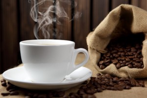 Для большинства из нас кофе – это ежедневный ритуал. Совершая утреннее «священнодействие», вместе с первым глотком горячего кофе мы приобщаемся к великой традиции, берущей начало ещё в 1425 году.