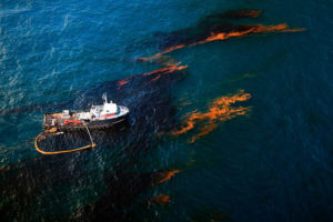 Ликвидация разливов нефти на море
