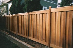 Деревянный забор из обрезной доски