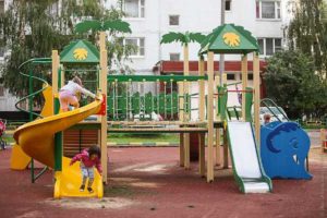 Что чаще всего размещают на детских площадках?
